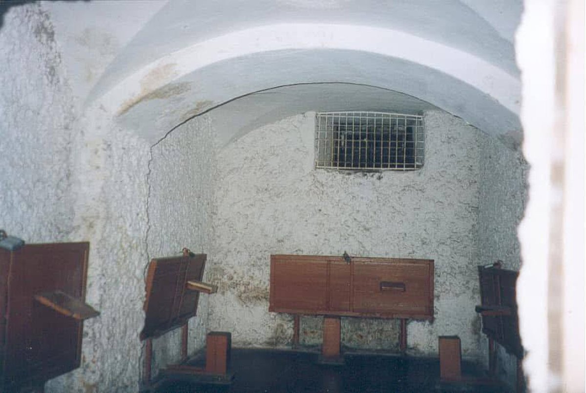 Камера ШИЗО в исправительной колонии №5 в Вышнем Волочке, 2000 год. Фото: @svetova_zoia / Telegram