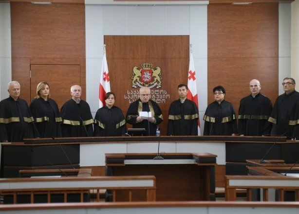 Фото из пресс-релиза Контитуционного суда Грузии, решение об импичменте. Фото: constcourt.ge