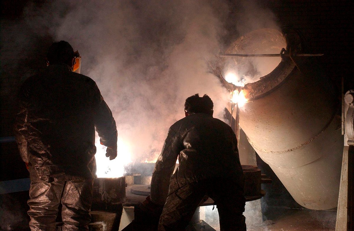 Рабочий блок внутри Исфаханского комплекса по обогащению урана, 30 марта 2005 года. Фото: EPA-EFE