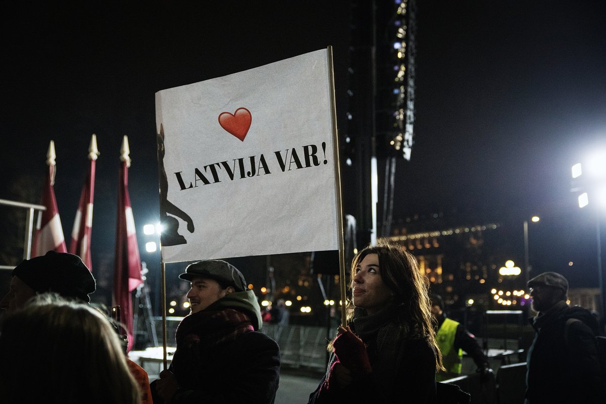 Встречающие создателей мультфильма в Риге, 5 марта 2025 года. Фото: Влад Докшин / «Новая-Европа»