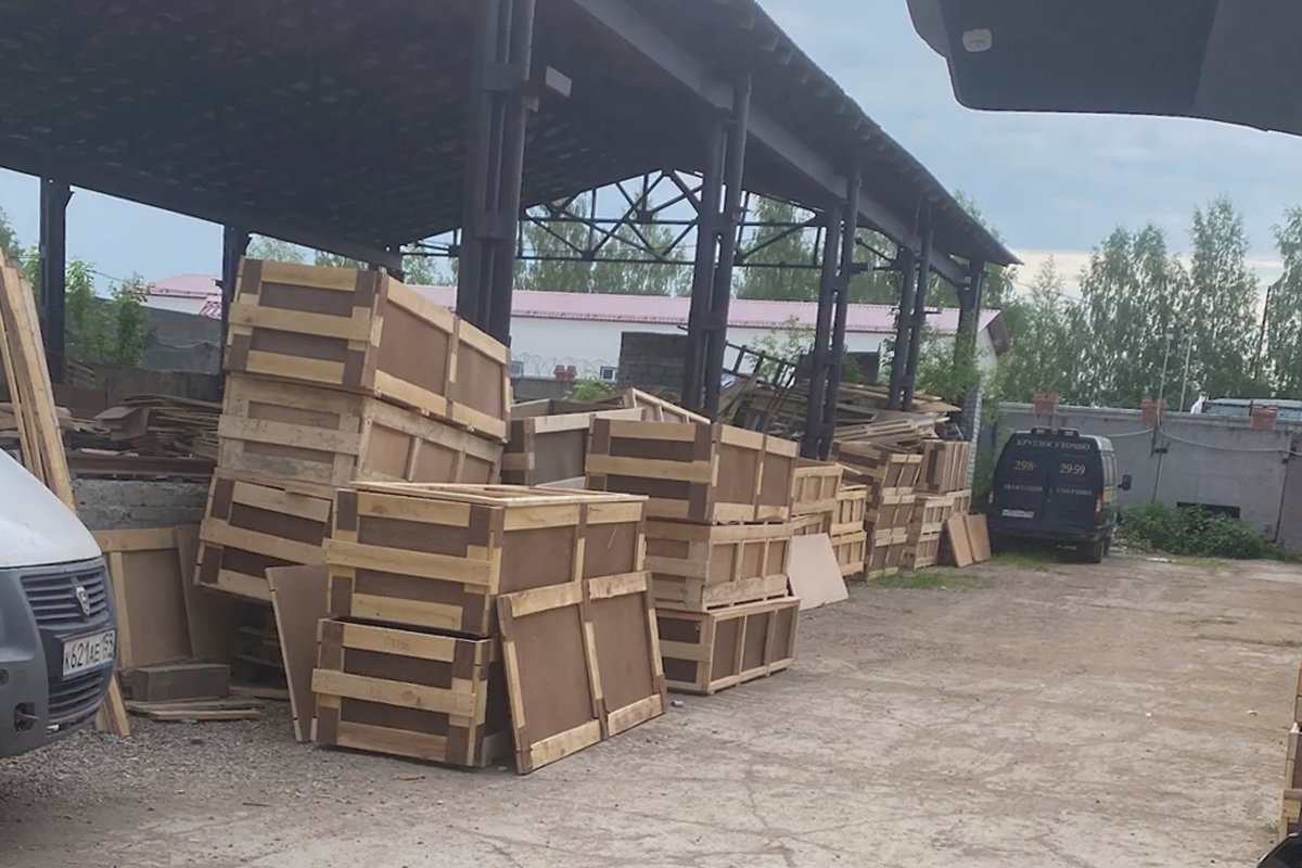 Гробы с телами погибших военных на территории ПВМК в Перми, июль 2024 года. Фото: Народный Фронт