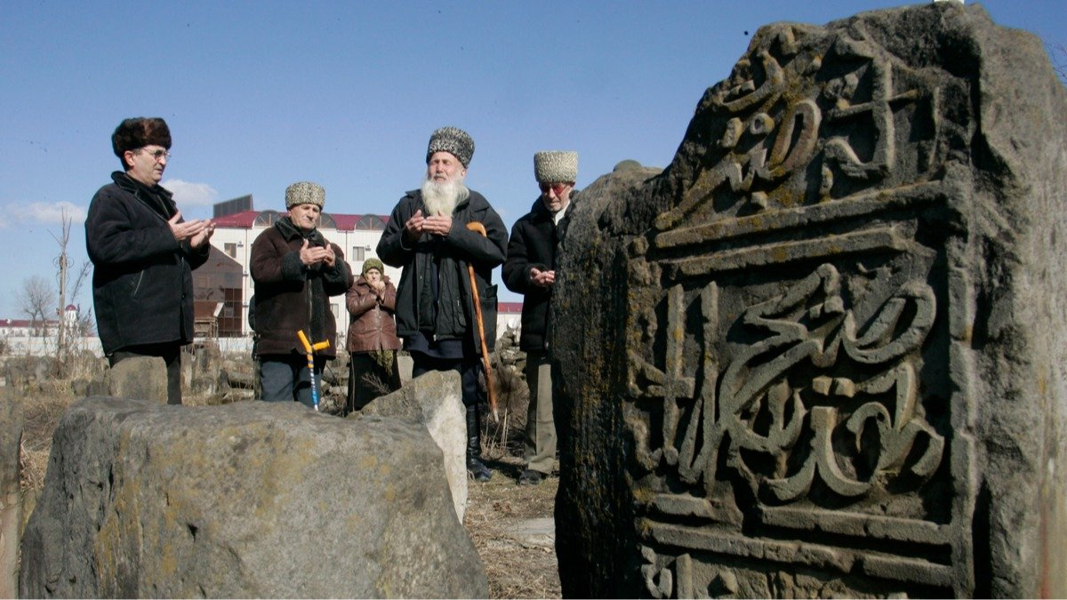 «Сто тысяч бед забыть не смейте»
