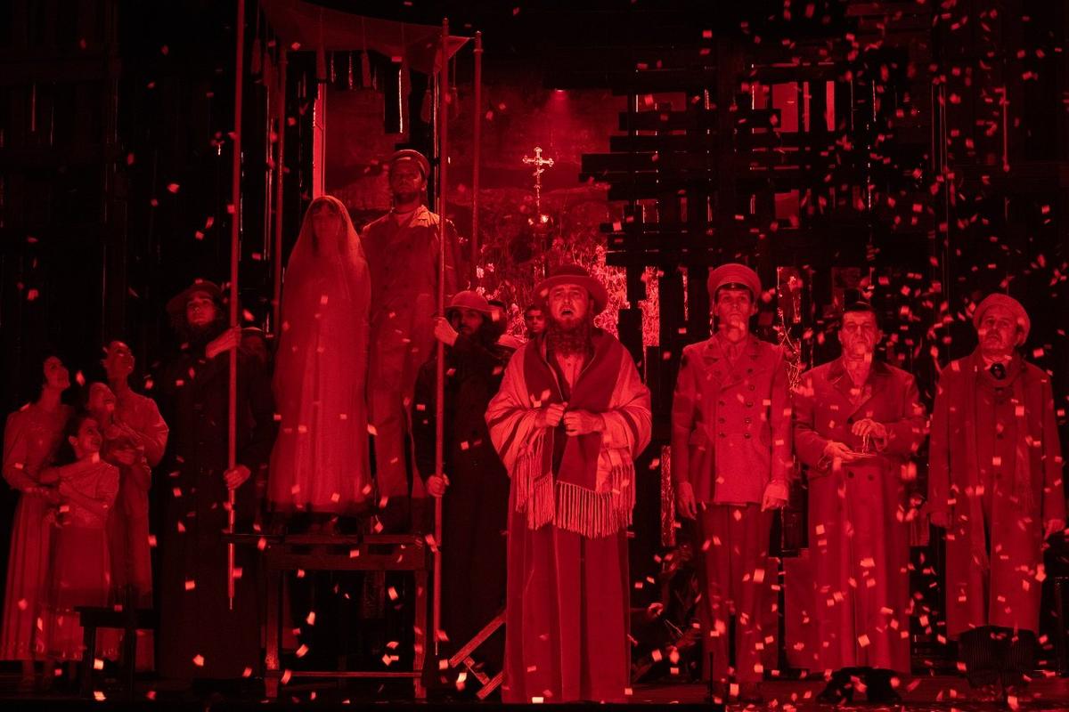 Сцена из спектакля «Поминальная молитва» театра «Ленком». Фото: lenkom.ru