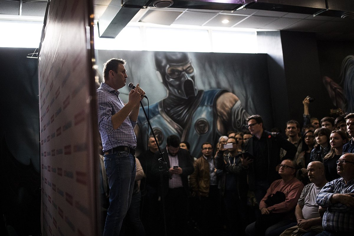 Алексей Навальный в Пензе на встрече с волонтерами в помещении компьютерного клуба. Фото: Евгений Фельдман для проекта «Это Навальный»