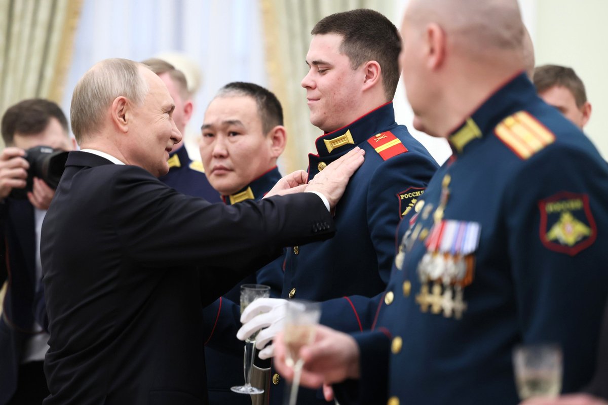 Владимир Путин награждает солдат и офицеров, 23 февраля 2025 года. Фото: Kremlin