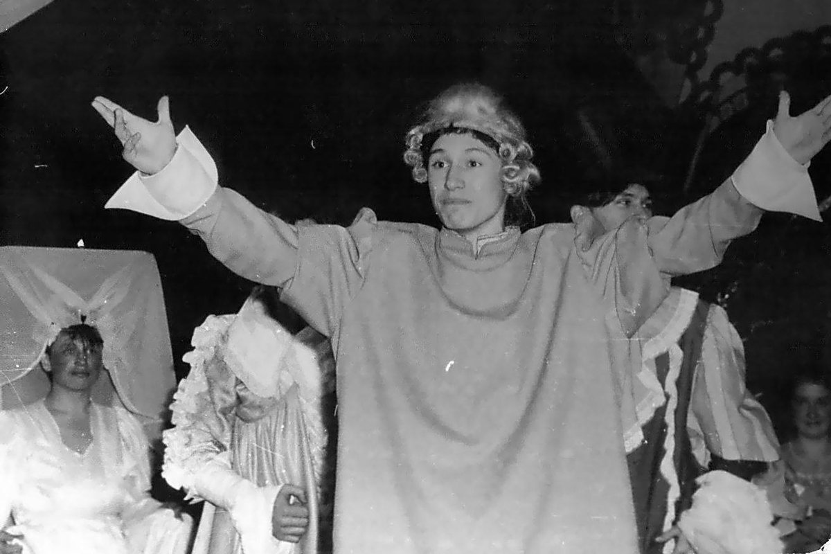 Сергей играет в театре в молодости. Фото: «Новости Донбасса»