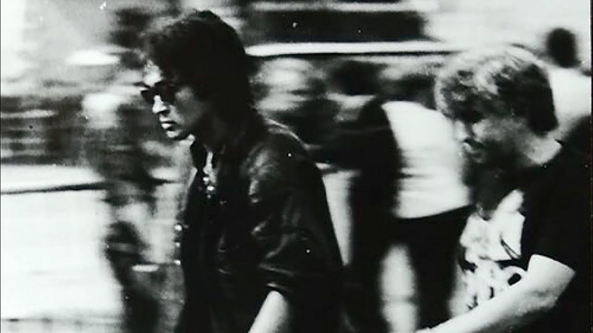 Виктор Цой и Юрий Айзеншпис. Фото: скриншот из видео «Юрий Айзеншпис о Викторе Цое» / youtube.com/@victor_tsoy_kino