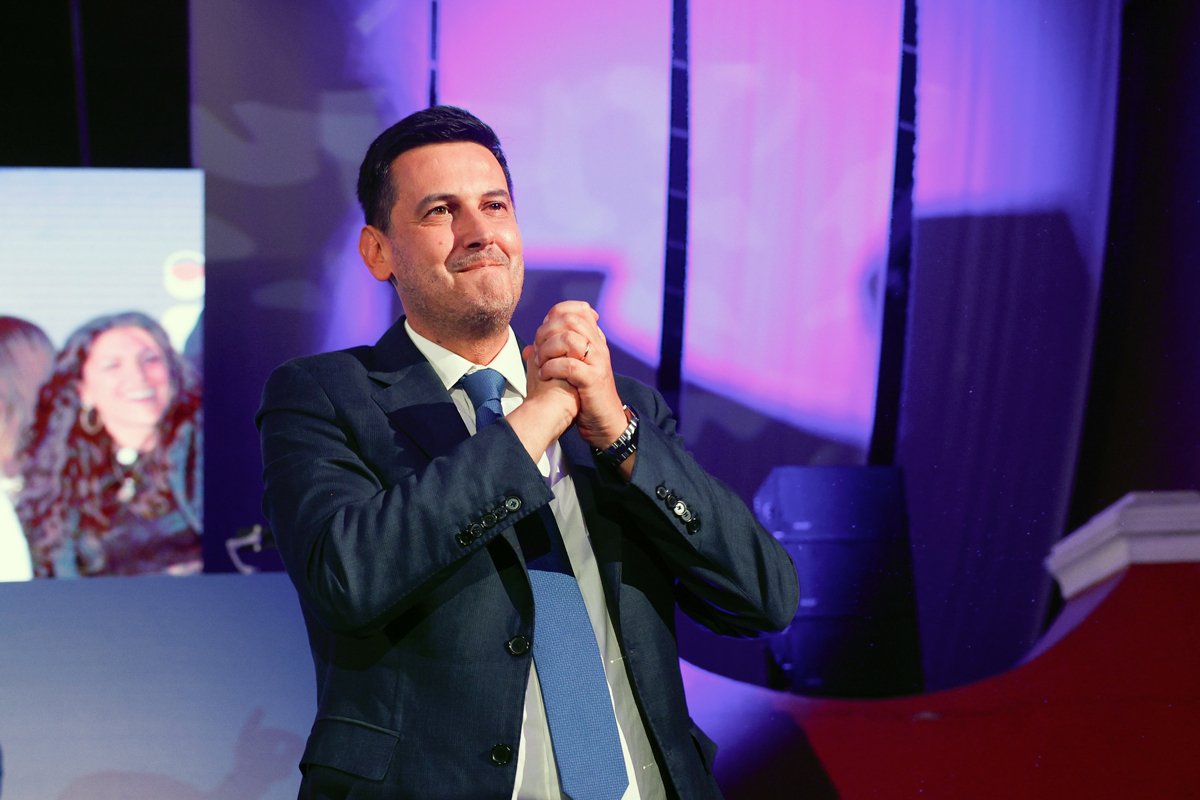 Лидер «Либеральной инициативы» Руи Роша после выступления перед сторонниками в ночь парламентских выборов в штабе коалиции в Лиссабоне, 18 мая 2025 года. Фото: Antonio Pedro Santos / EPA