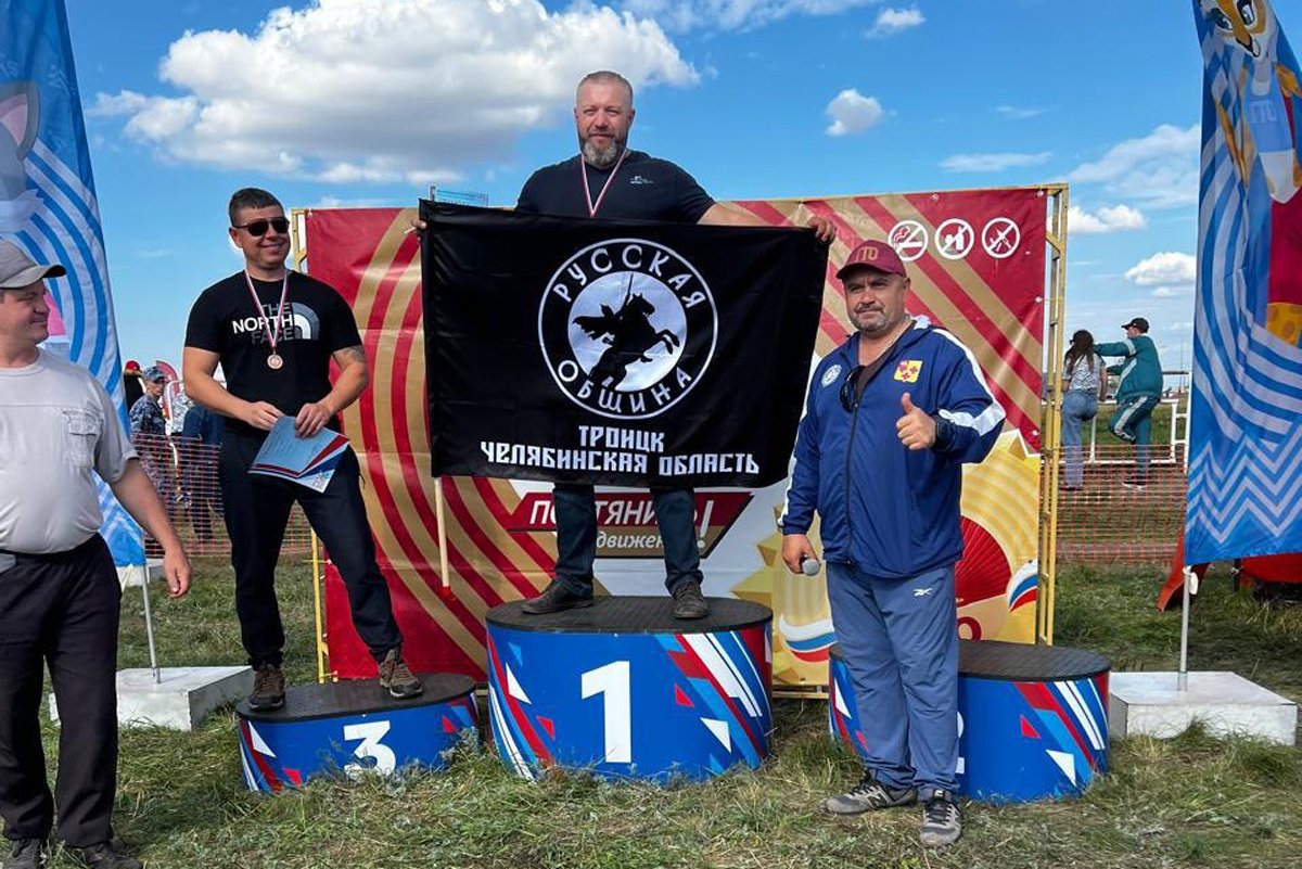 Станислав Белоус (в центре). Фото с личной страницы в VK